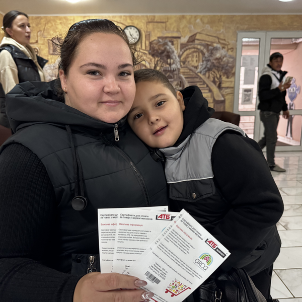 Roma families received supermarket vouchers and the opportunity to learn a new profession